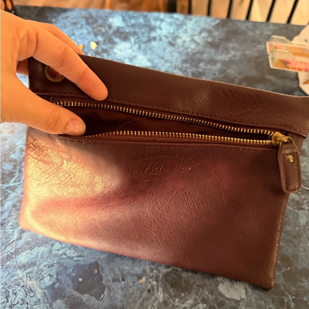 Bass Leather Travel Pouch Clutch in plum -